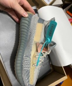 Yeezy shoes pallet