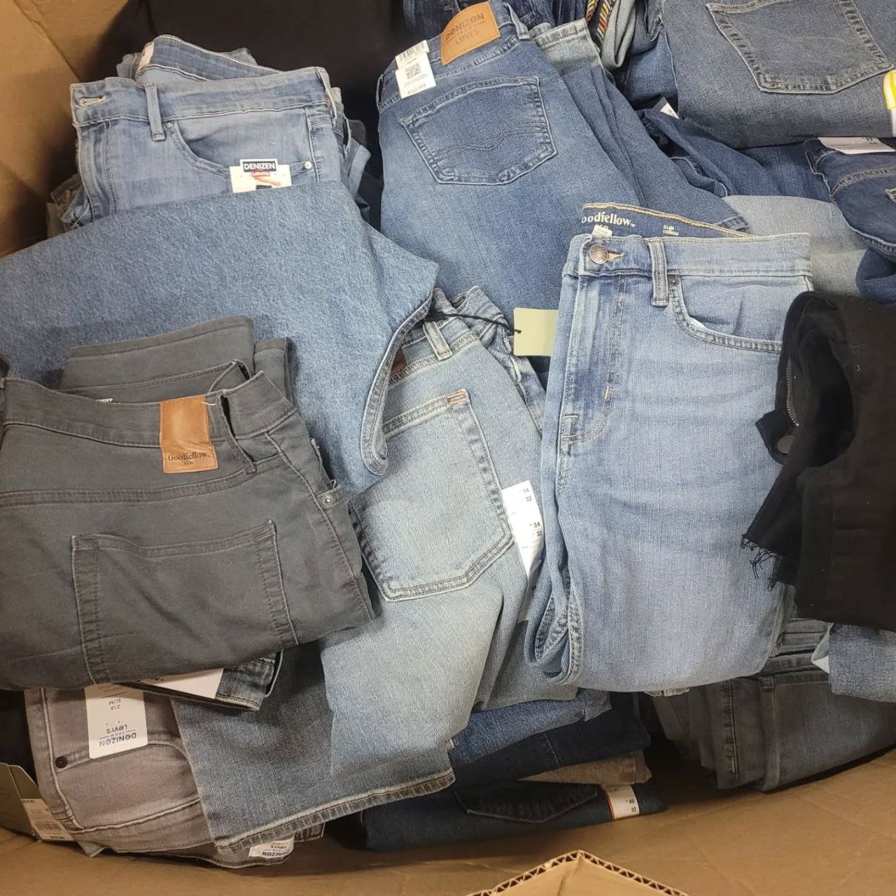Assorted Men And Women Clothing Pallets