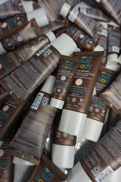 47pc Love Sun Body GLOW NATURAL SPF30 Lotion Sunscreen #24237L (d-5-3 )