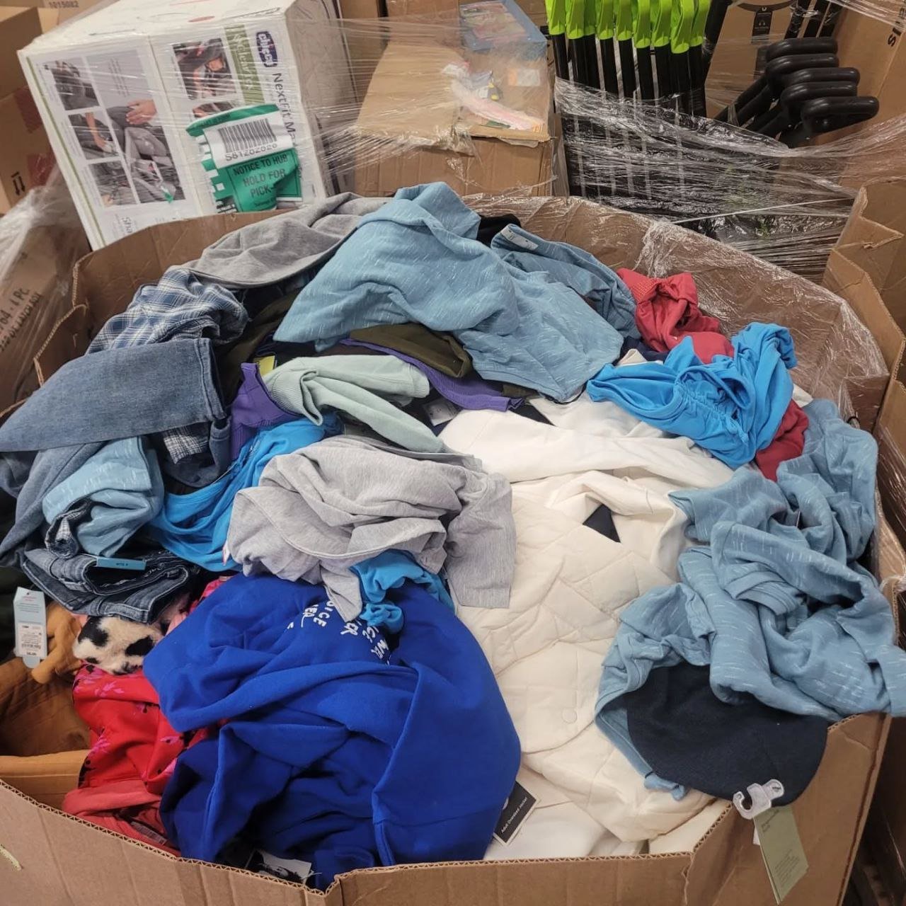 Assorted Men And Women Clothing Pallets