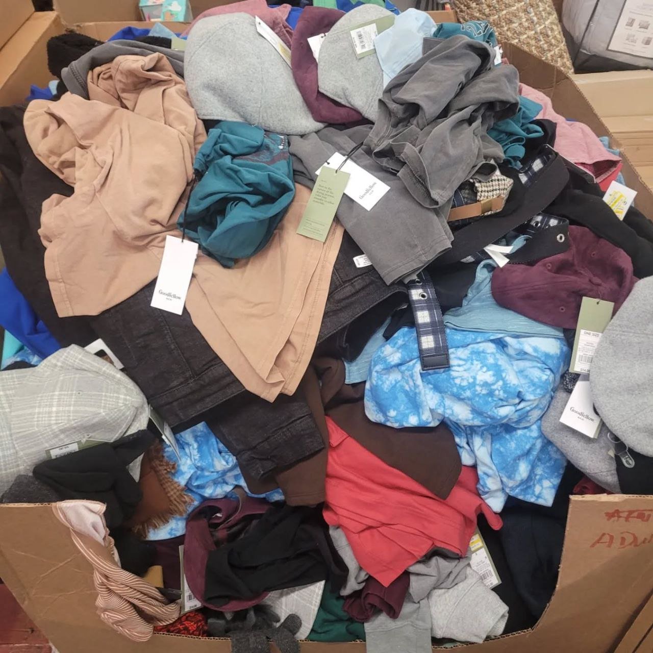 Assorted Men And Women Clothing Pallets